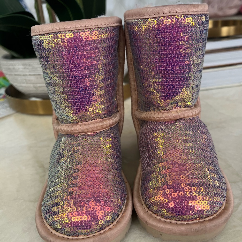Toddler size 7 sparkle Uggs